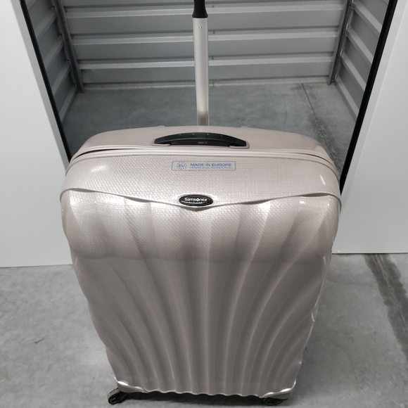 Samsonite Handbags - Samsonite cosmolite large checked spinner